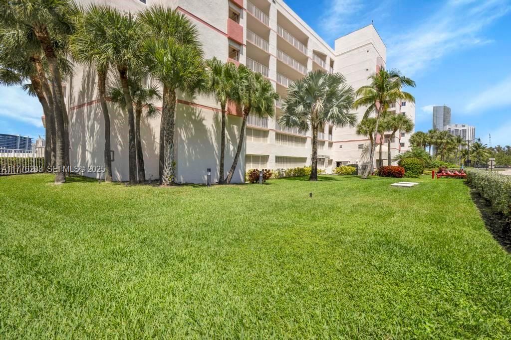 For Sale: $499,999 (2 beds, 2 baths, 1115 Square Feet)