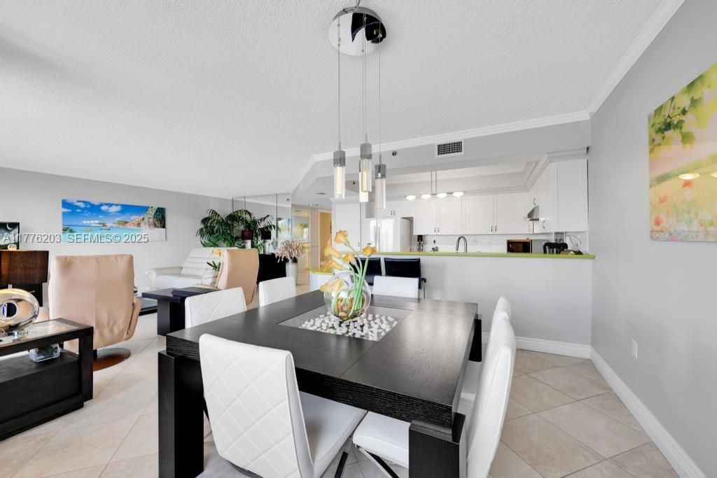 For Sale: $499,999 (2 beds, 2 baths, 1115 Square Feet)