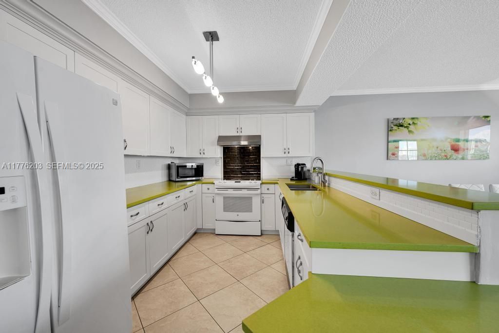 For Sale: $499,999 (2 beds, 2 baths, 1115 Square Feet)