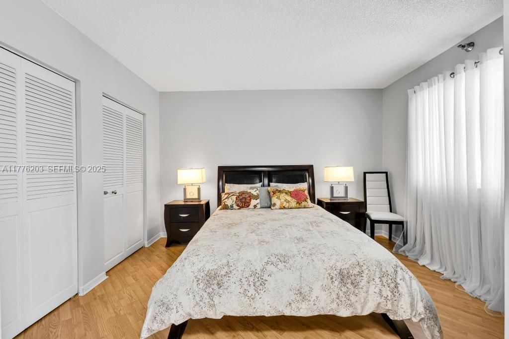 For Sale: $499,999 (2 beds, 2 baths, 1115 Square Feet)