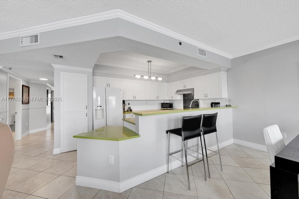 For Sale: $499,999 (2 beds, 2 baths, 1115 Square Feet)