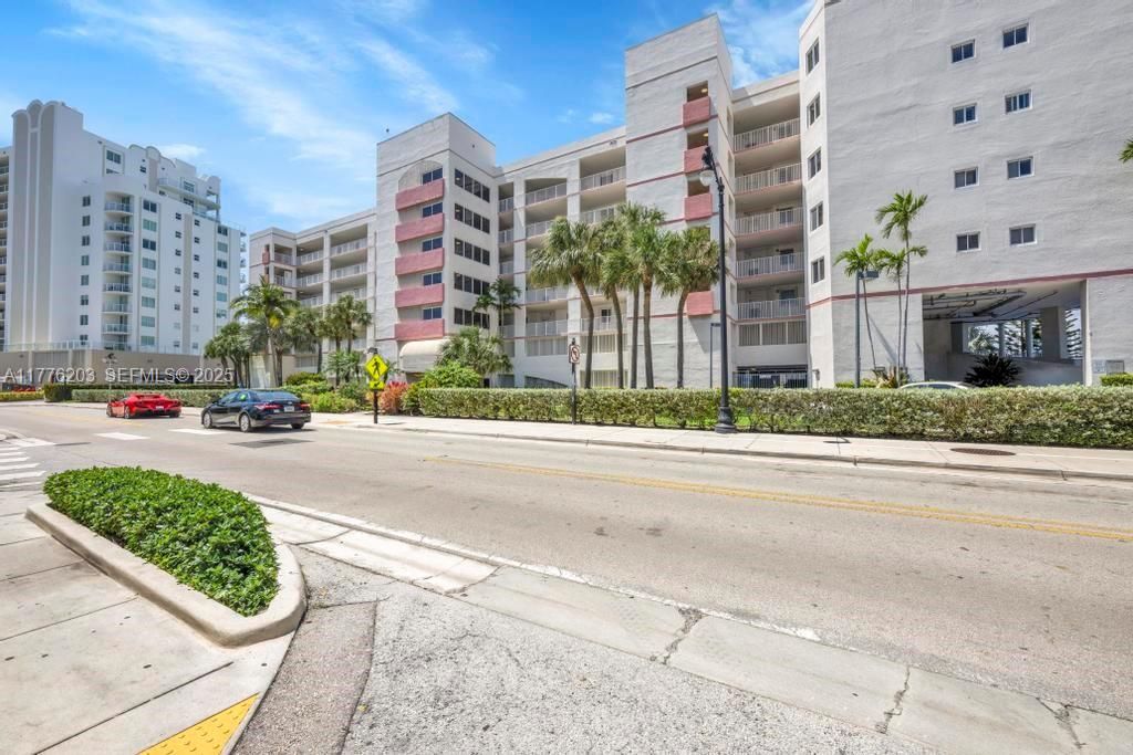 For Sale: $499,999 (2 beds, 2 baths, 1115 Square Feet)