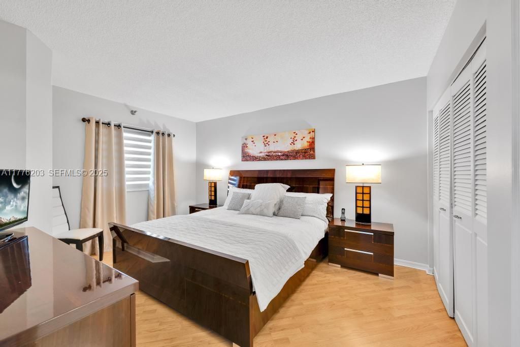 For Sale: $499,999 (2 beds, 2 baths, 1115 Square Feet)