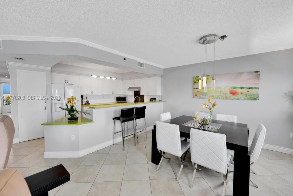 For Sale: $499,999 (2 beds, 2 baths, 1115 Square Feet)