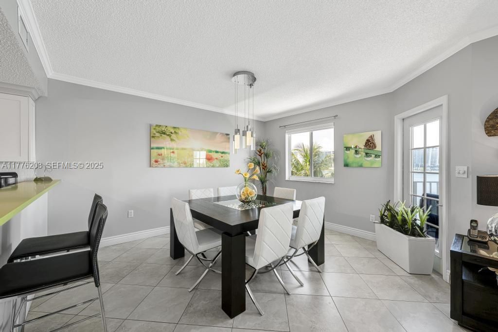 For Sale: $499,999 (2 beds, 2 baths, 1115 Square Feet)