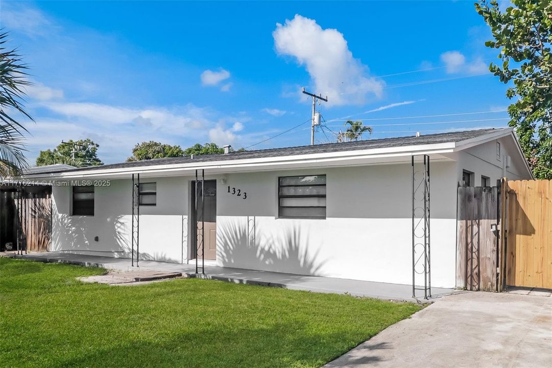 Recently Rented: $2,370 (3 beds, 2 baths, 1056 Square Feet)