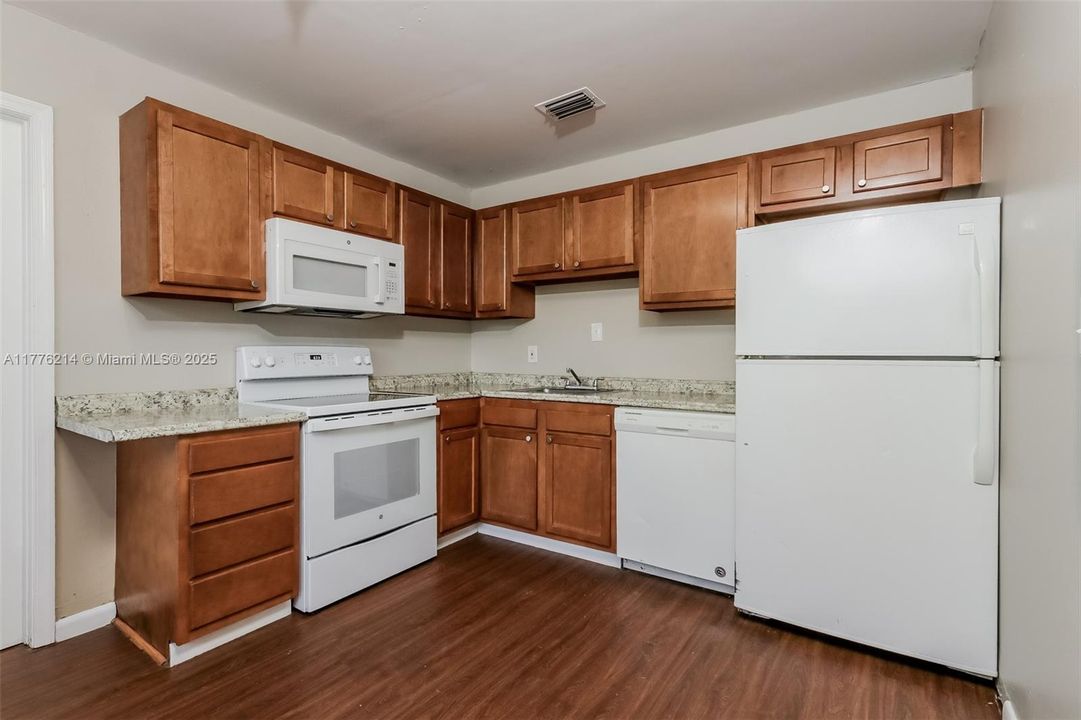 Recently Rented: $2,370 (3 beds, 2 baths, 1056 Square Feet)