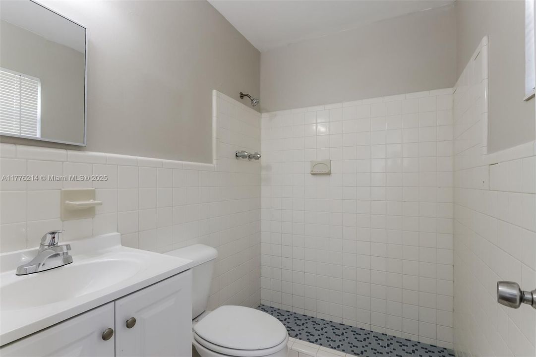 Recently Rented: $2,370 (3 beds, 2 baths, 1056 Square Feet)