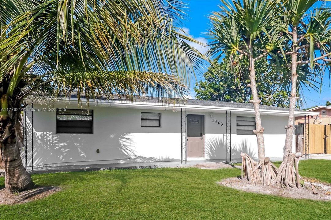 Recently Rented: $2,370 (3 beds, 2 baths, 1056 Square Feet)