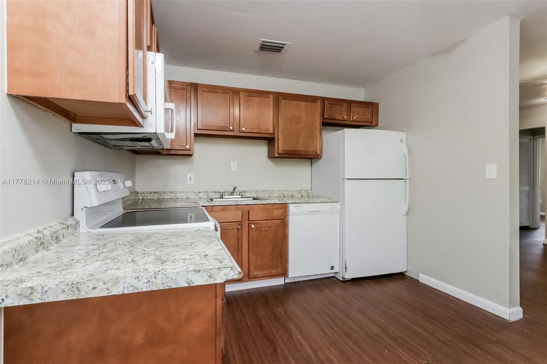 Recently Rented: $2,370 (3 beds, 2 baths, 1056 Square Feet)