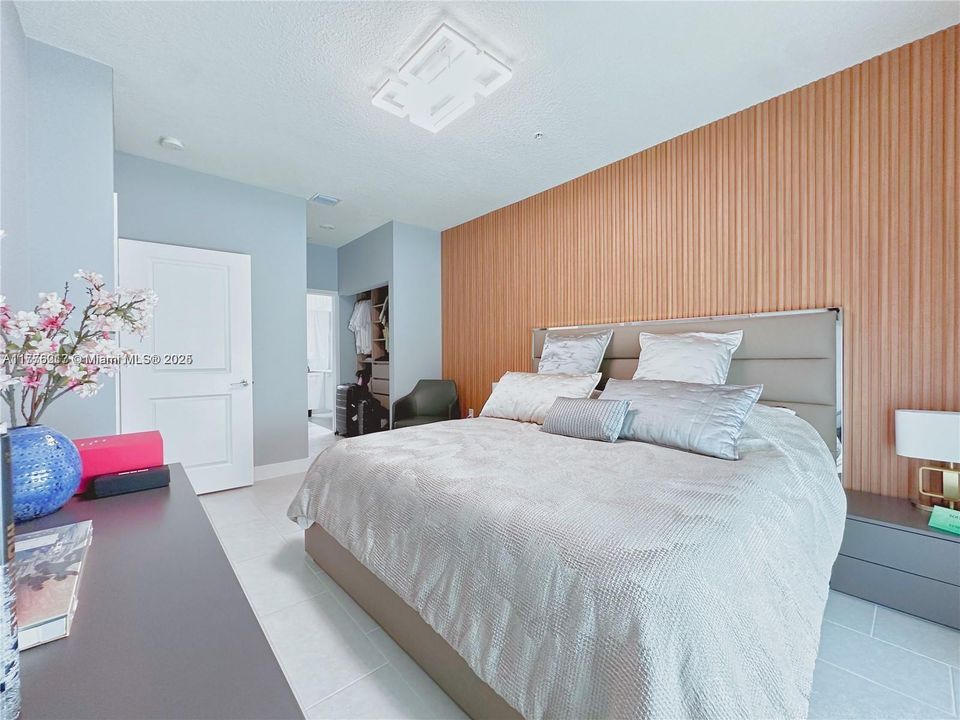 For Sale: $529,000 (2 beds, 2 baths, 1124 Square Feet)