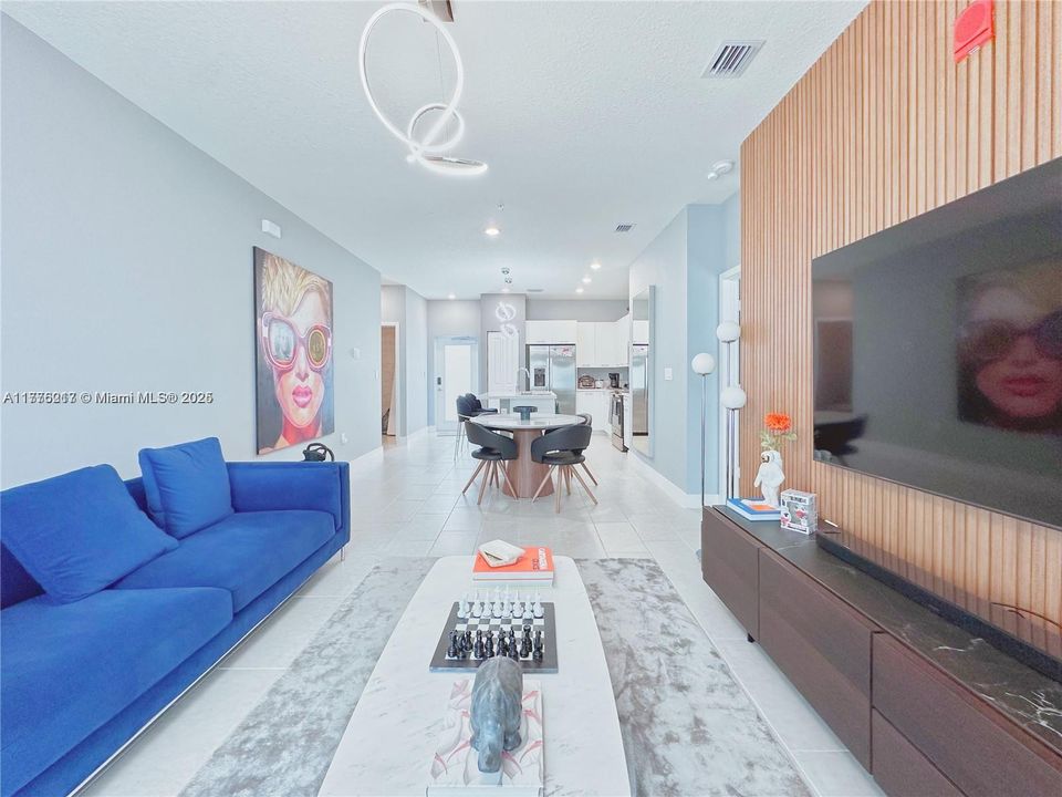 For Sale: $529,000 (2 beds, 2 baths, 1124 Square Feet)