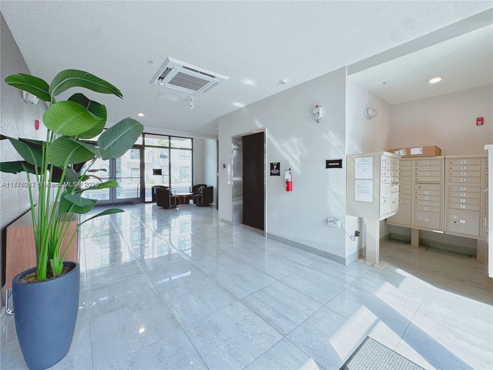 For Sale: $529,000 (2 beds, 2 baths, 1124 Square Feet)