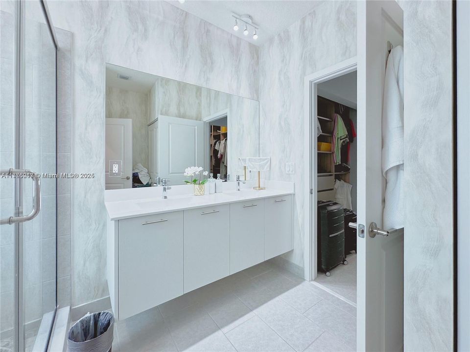 For Sale: $529,000 (2 beds, 2 baths, 1124 Square Feet)