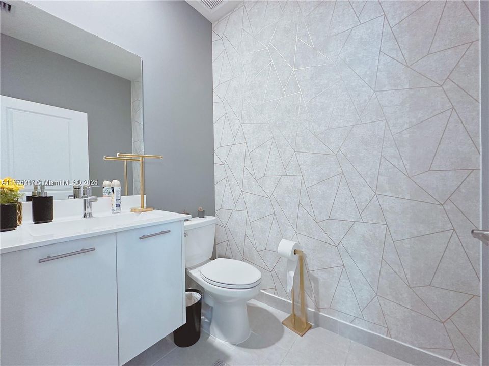 For Sale: $529,000 (2 beds, 2 baths, 1124 Square Feet)