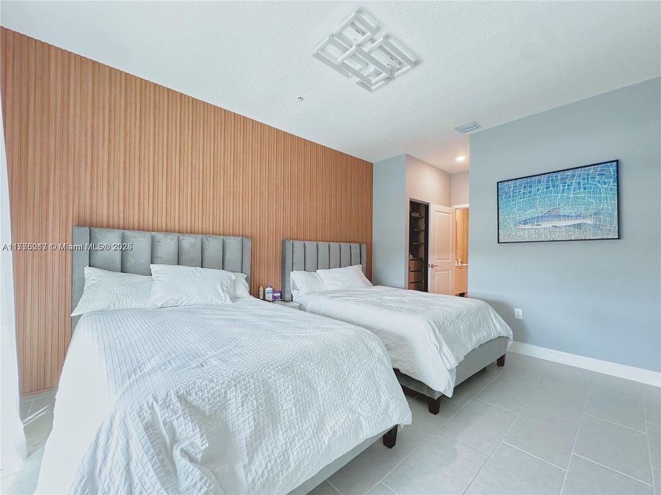 For Sale: $529,000 (2 beds, 2 baths, 1124 Square Feet)