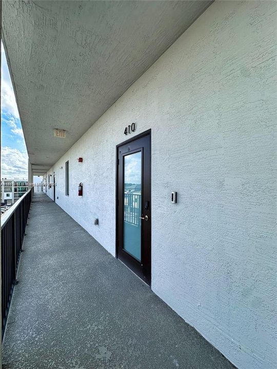 For Sale: $529,000 (2 beds, 2 baths, 1124 Square Feet)