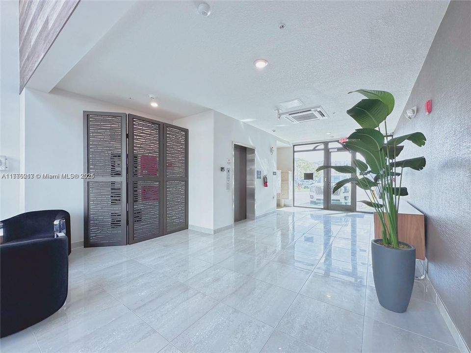 For Sale: $529,000 (2 beds, 2 baths, 1124 Square Feet)