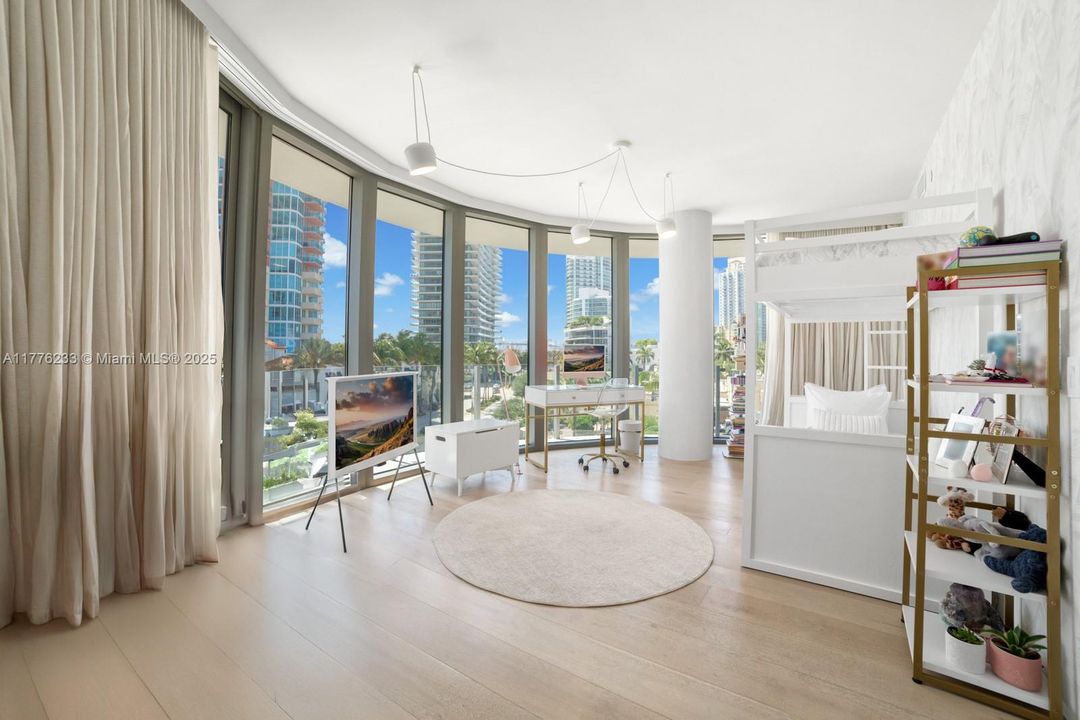 For Sale: $7,890,000 (5 beds, 5 baths, 3347 Square Feet)