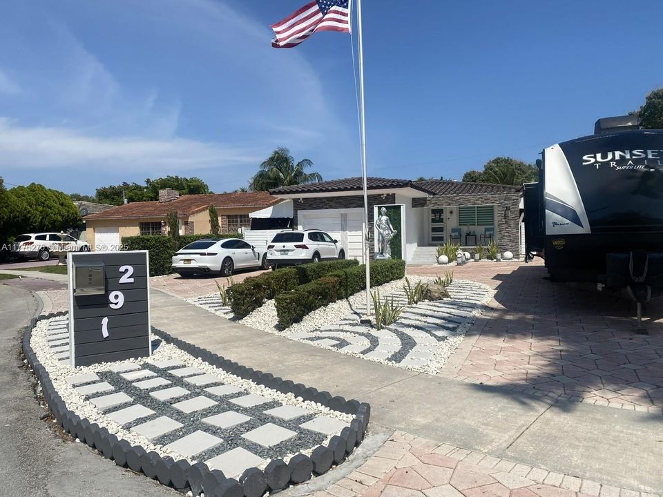 Недавно продано: $799,000 (3 спален, 2 ванн, 1298 Квадратных фут)