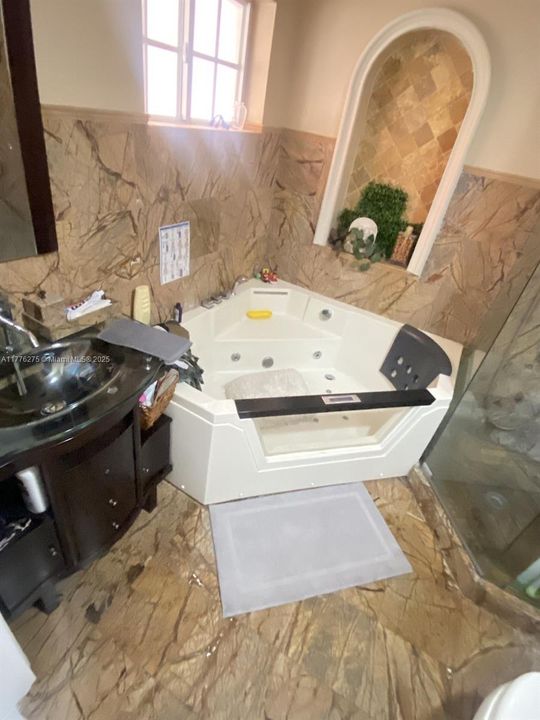 Недавно продано: $799,000 (3 спален, 2 ванн, 1298 Квадратных фут)