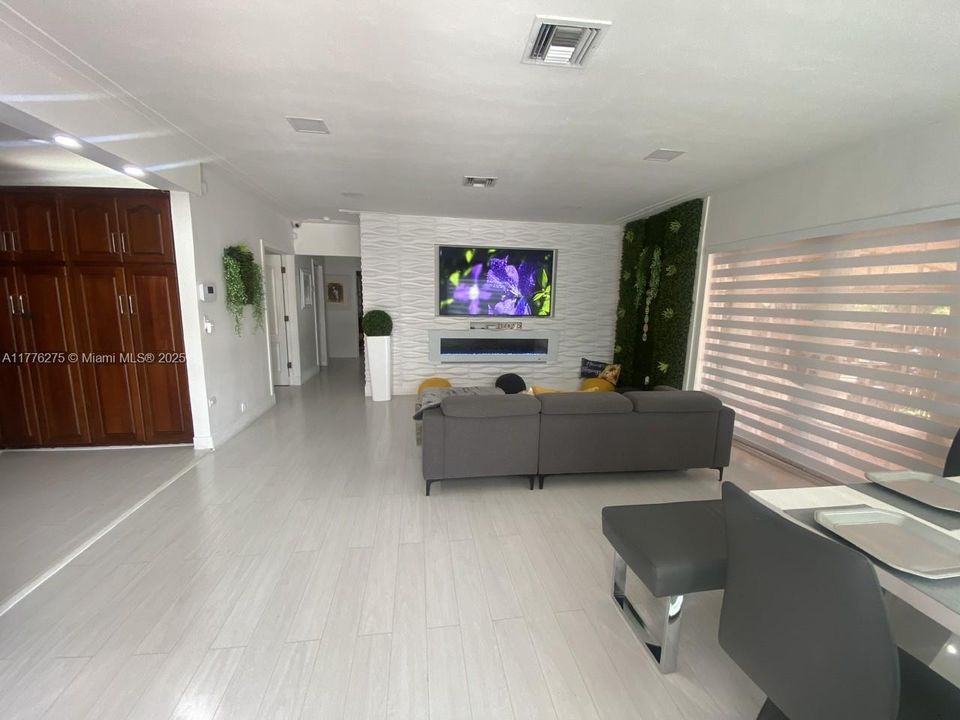 Недавно продано: $799,000 (3 спален, 2 ванн, 1298 Квадратных фут)