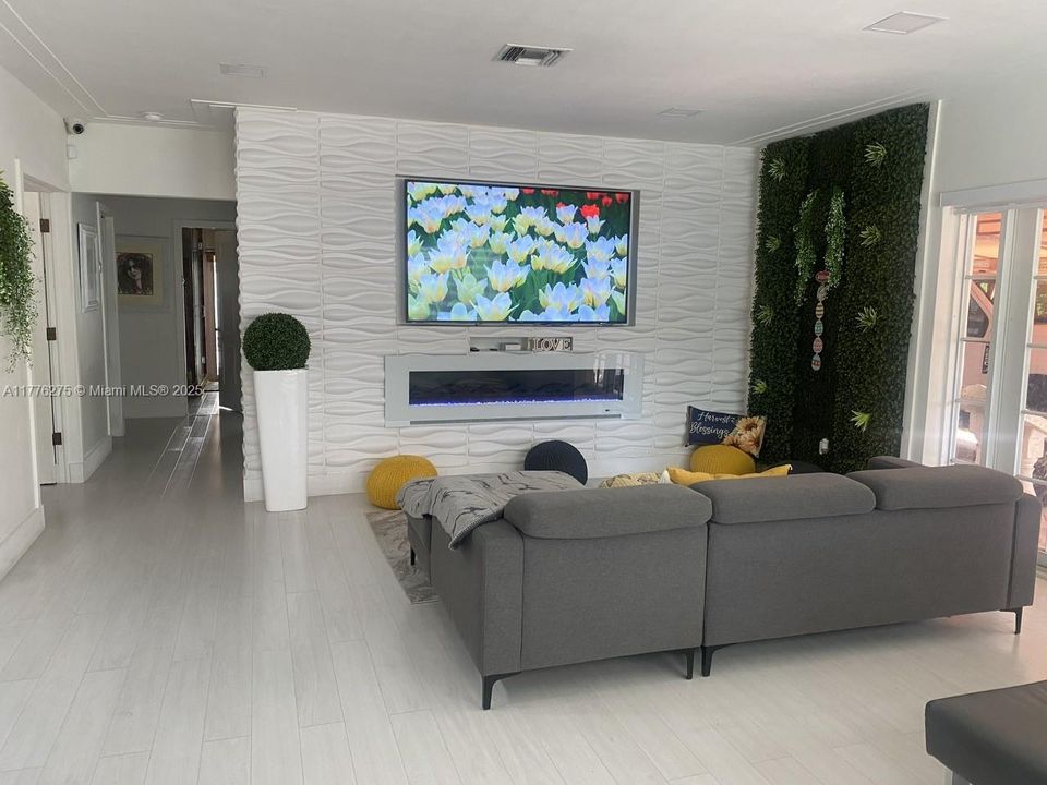 Недавно продано: $799,000 (3 спален, 2 ванн, 1298 Квадратных фут)