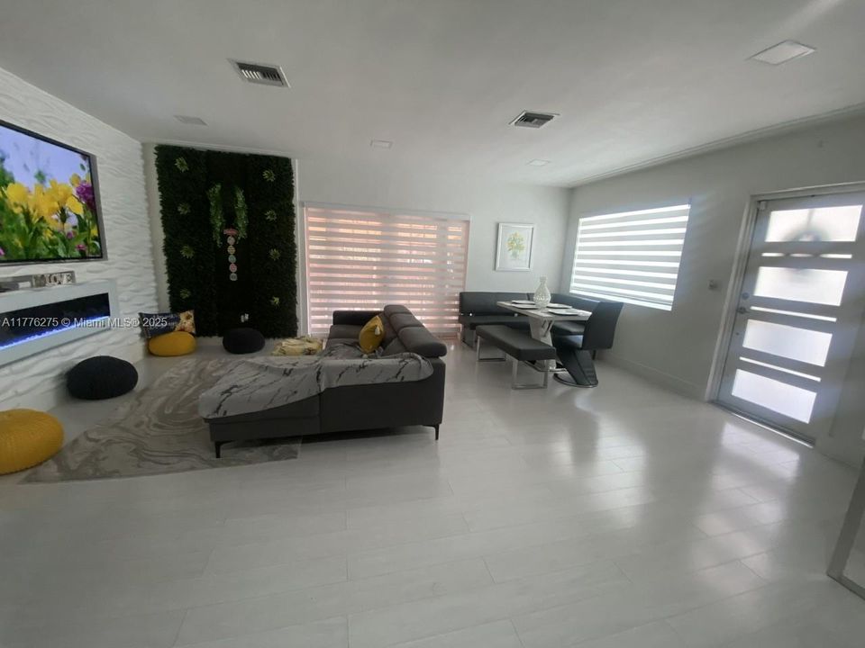 Недавно продано: $799,000 (3 спален, 2 ванн, 1298 Квадратных фут)