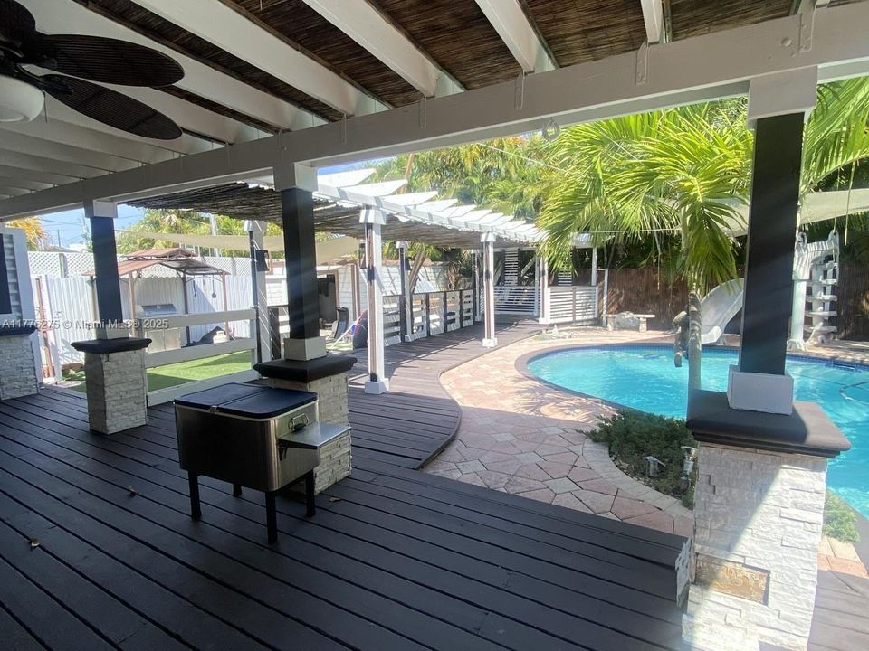 Недавно продано: $799,000 (3 спален, 2 ванн, 1298 Квадратных фут)