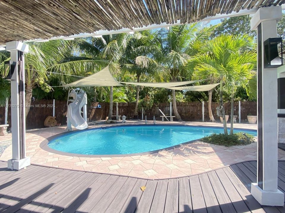 Недавно продано: $799,000 (3 спален, 2 ванн, 1298 Квадратных фут)