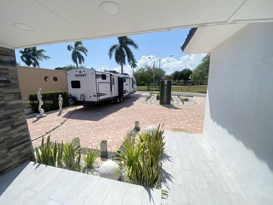 Недавно продано: $799,000 (3 спален, 2 ванн, 1298 Квадратных фут)