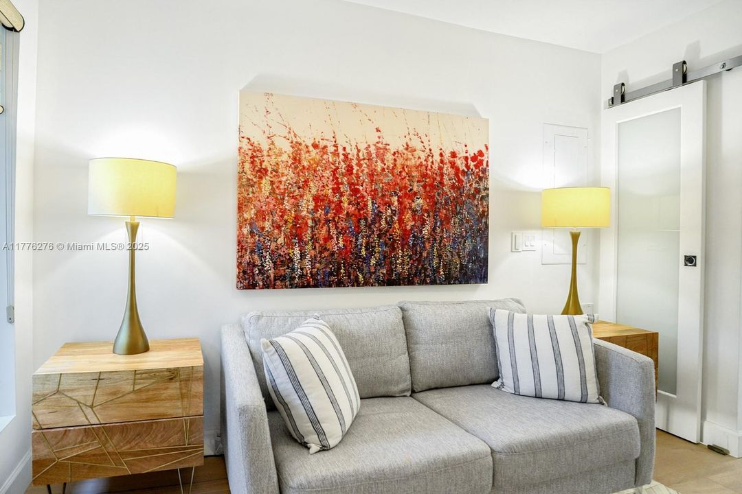 Vendido Recientemente: $1,250,000 (3 camas, 3 baños, 1700 Pies cuadrados)