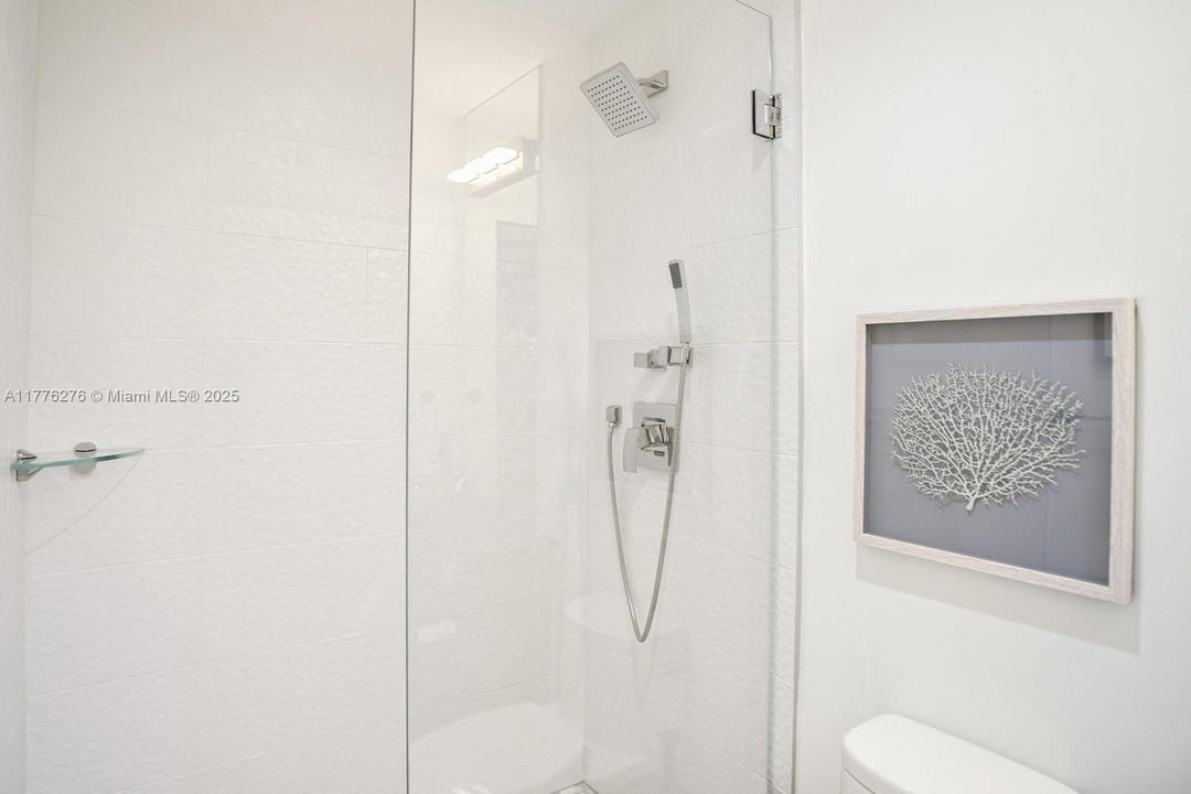 Vendido Recientemente: $1,250,000 (3 camas, 3 baños, 1700 Pies cuadrados)