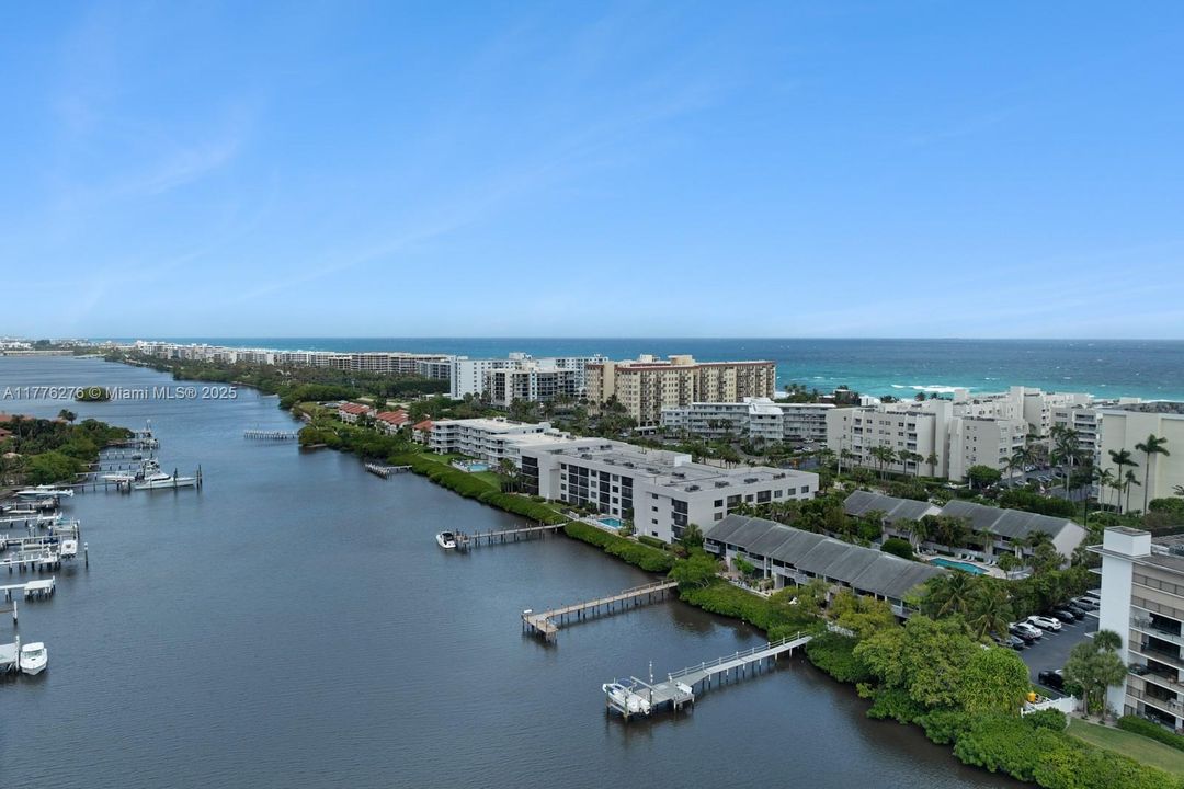 Vendido Recientemente: $1,250,000 (3 camas, 3 baños, 1700 Pies cuadrados)