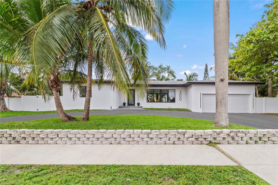 Recently Rented: $8,000 (3 beds, 3 baths, 3000 Square Feet)