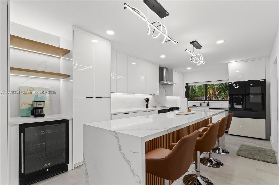 Recently Rented: $8,000 (3 beds, 3 baths, 3000 Square Feet)