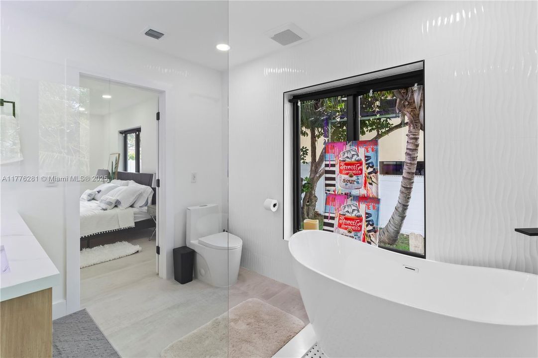 Recently Rented: $8,000 (3 beds, 3 baths, 3000 Square Feet)