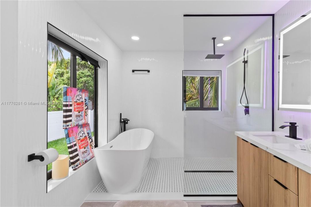 Recently Rented: $8,000 (3 beds, 3 baths, 3000 Square Feet)