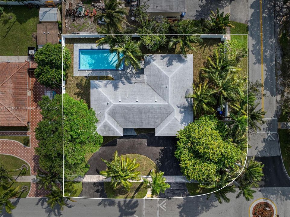 Recently Rented: $8,000 (3 beds, 3 baths, 3000 Square Feet)