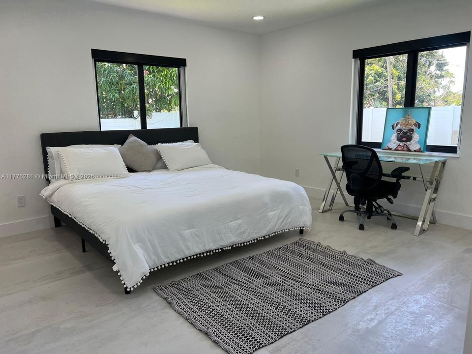 Recently Rented: $8,000 (3 beds, 3 baths, 3000 Square Feet)