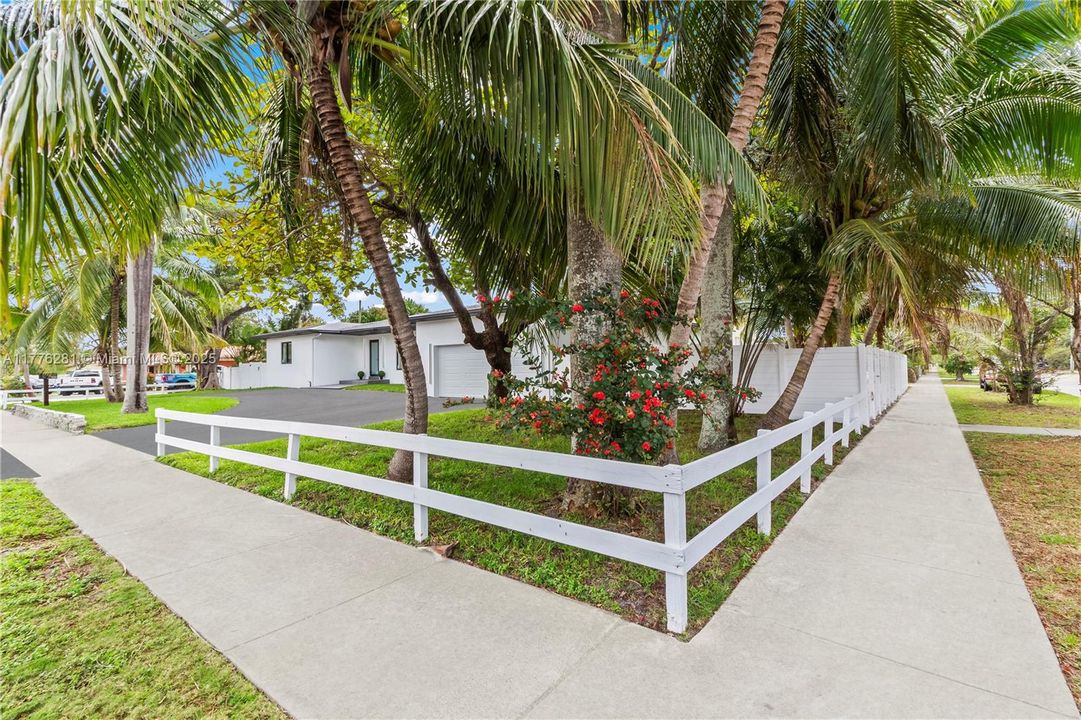 Recently Rented: $8,000 (3 beds, 3 baths, 3000 Square Feet)