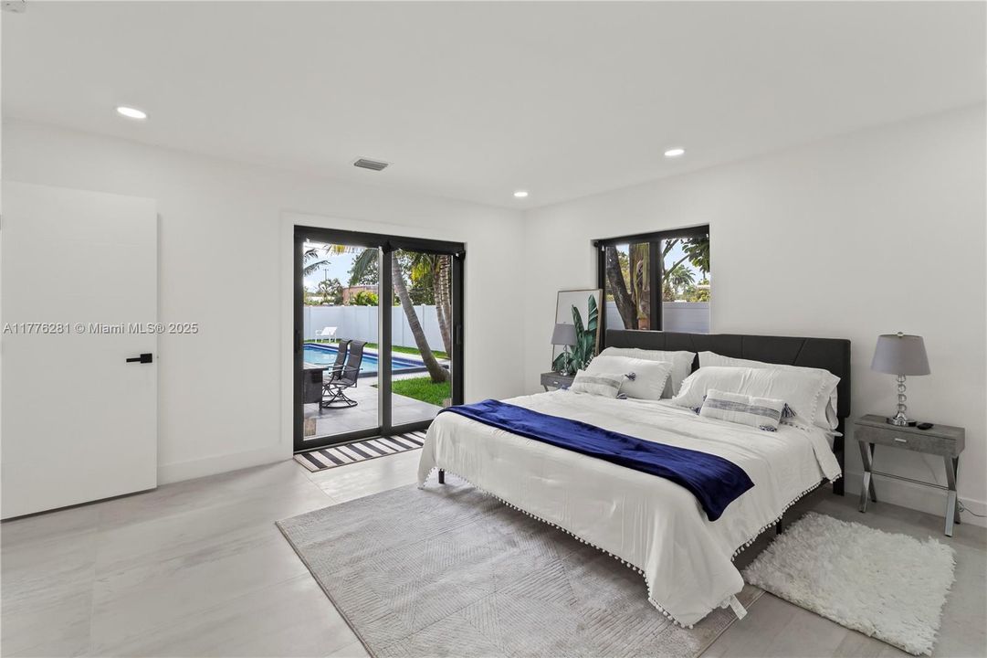 Recently Rented: $8,000 (3 beds, 3 baths, 3000 Square Feet)