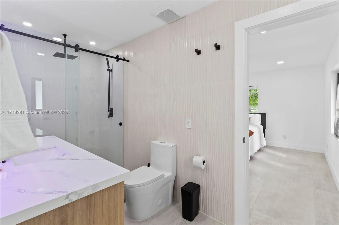 Recently Rented: $8,000 (3 beds, 3 baths, 3000 Square Feet)