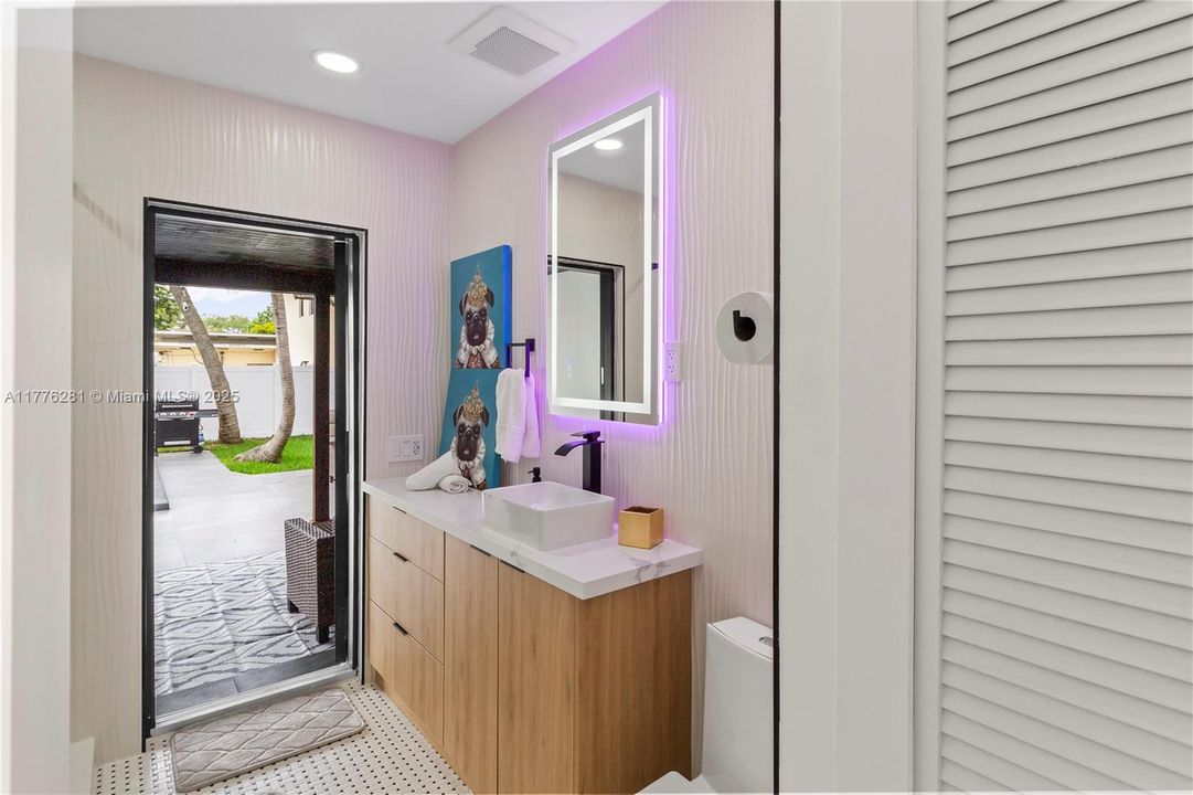 Recently Rented: $8,000 (3 beds, 3 baths, 3000 Square Feet)