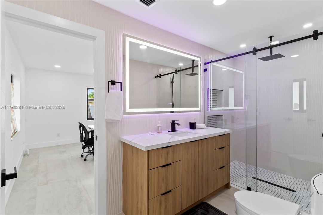 Recently Rented: $8,000 (3 beds, 3 baths, 3000 Square Feet)