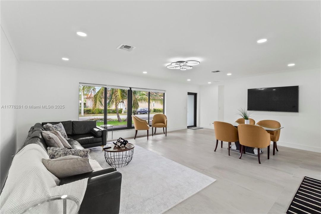 Recently Rented: $8,000 (3 beds, 3 baths, 3000 Square Feet)