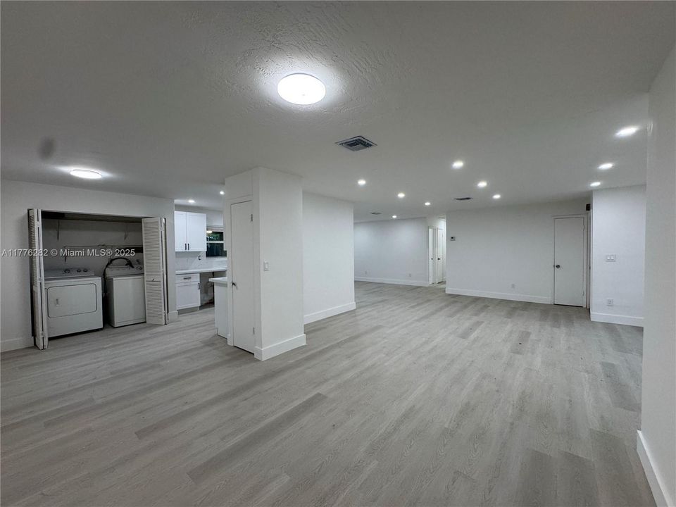 Recently Sold: $758,500 (3 beds, 2 baths, 1598 Square Feet)