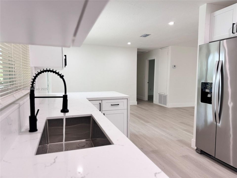 Recently Sold: $758,500 (3 beds, 2 baths, 1598 Square Feet)