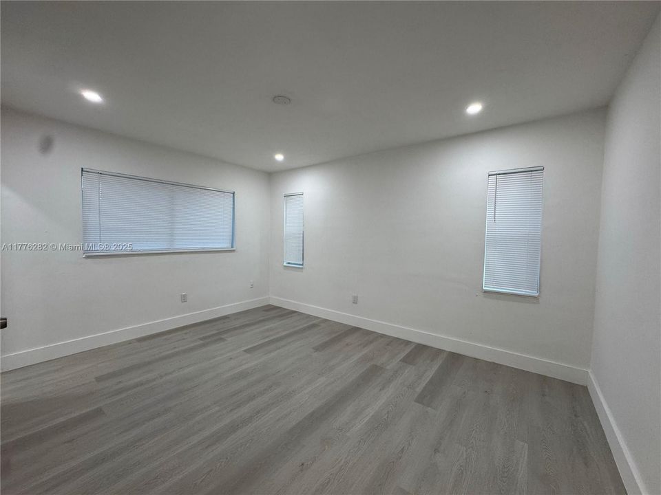 Recently Sold: $758,500 (3 beds, 2 baths, 1598 Square Feet)