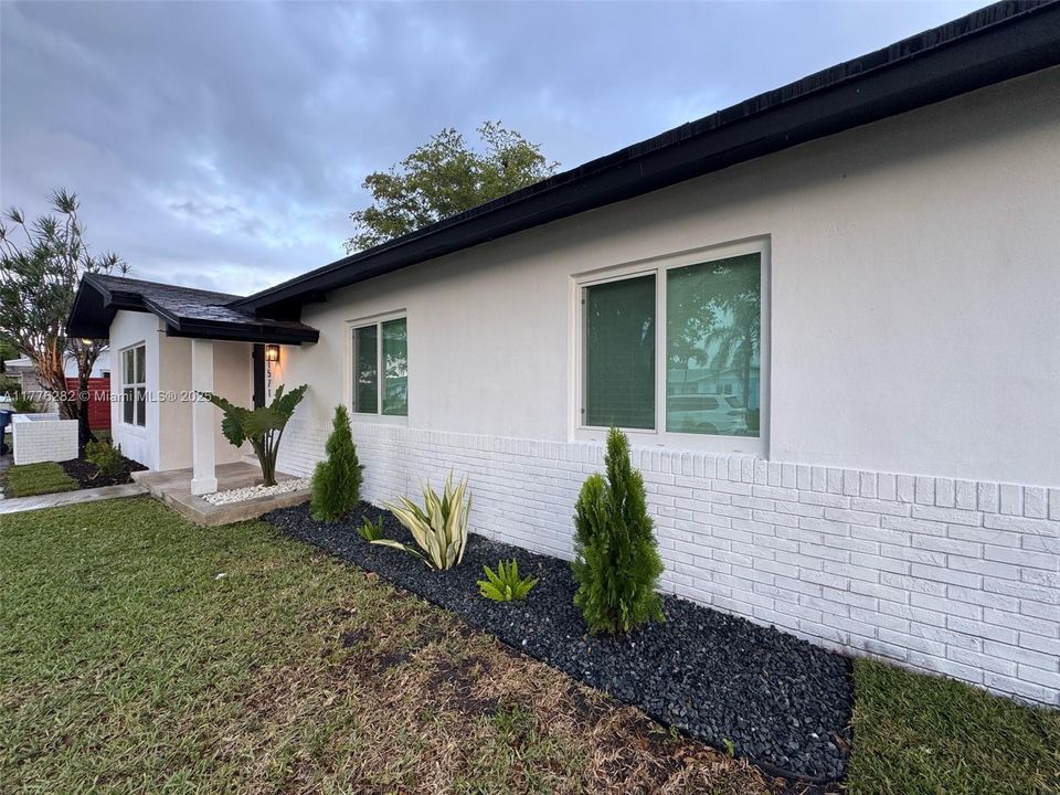 Recently Sold: $758,500 (3 beds, 2 baths, 1598 Square Feet)